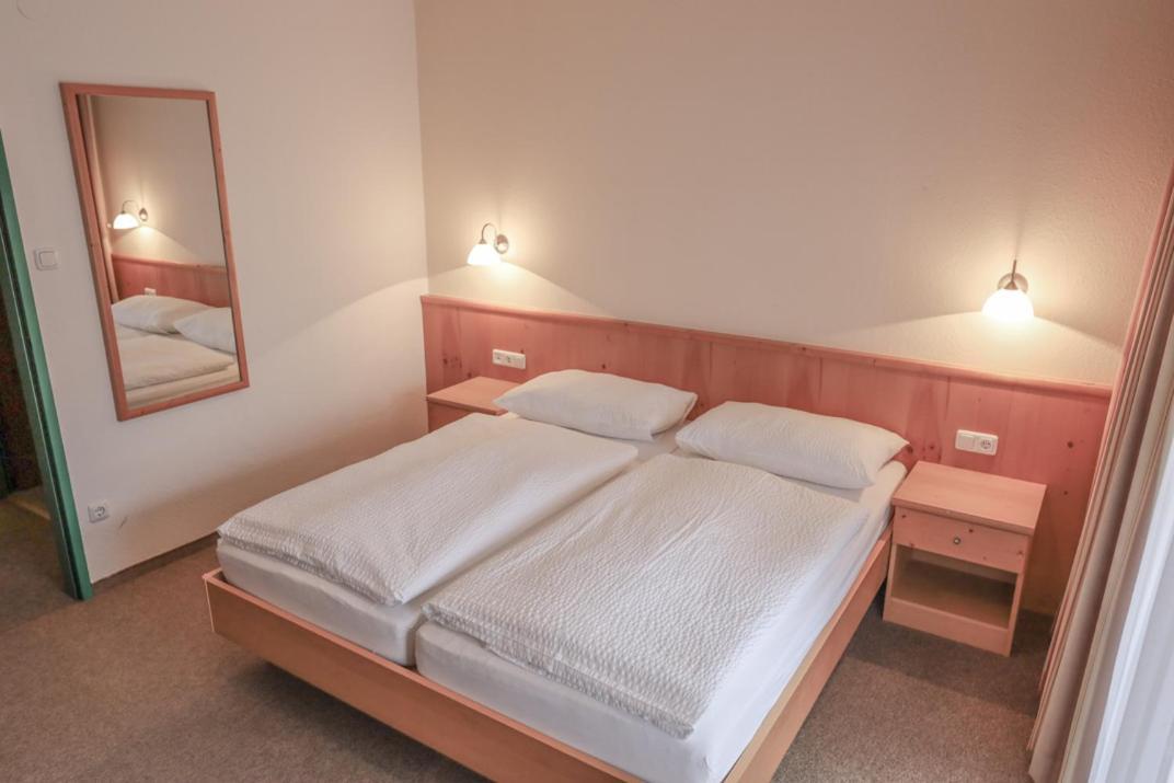 Gasthof Pension Pichlernwirt Himmelberg ภายนอก รูปภาพ